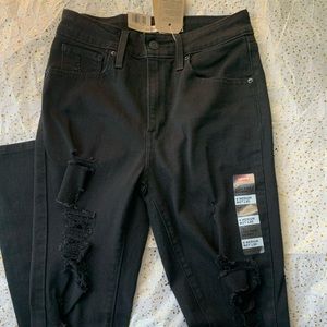 *NEW* Levi’s high rise black skinny jeans